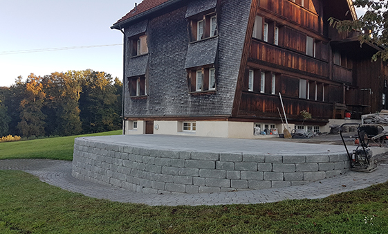 Gartenmauer, Sitzplatz und Weg, Niederteufen